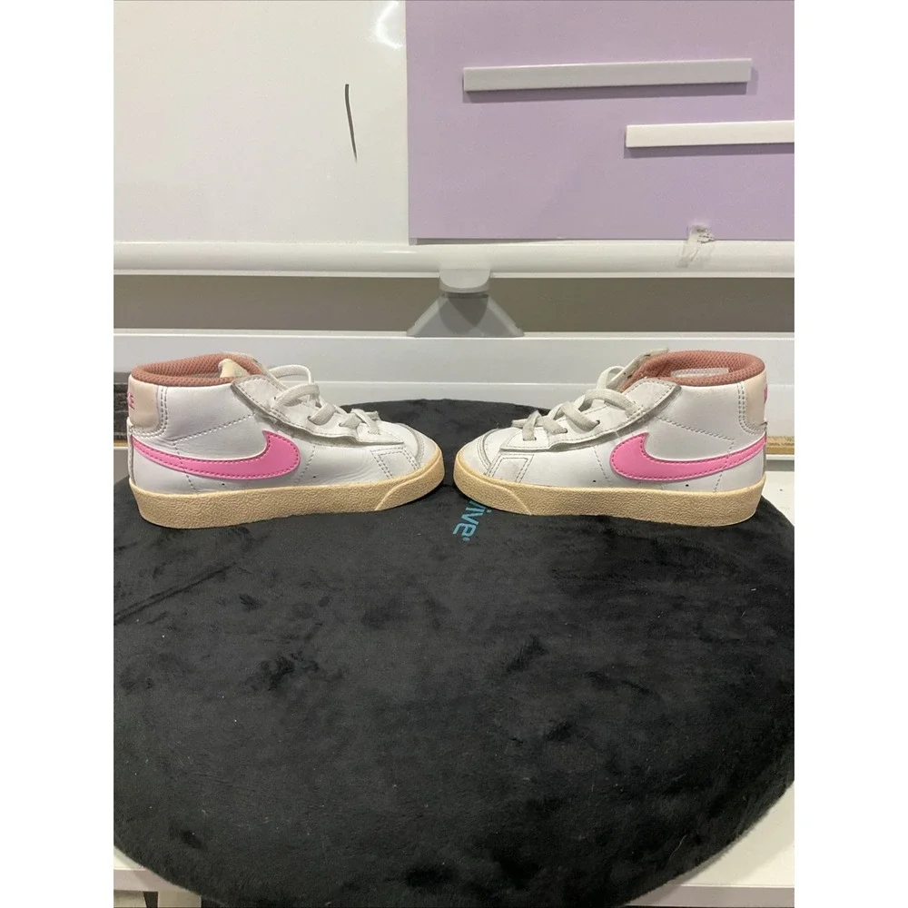 NIKE Blazer Mid '77 DZ2902-100 White/Fuchsia Sneakers Sz 8C
